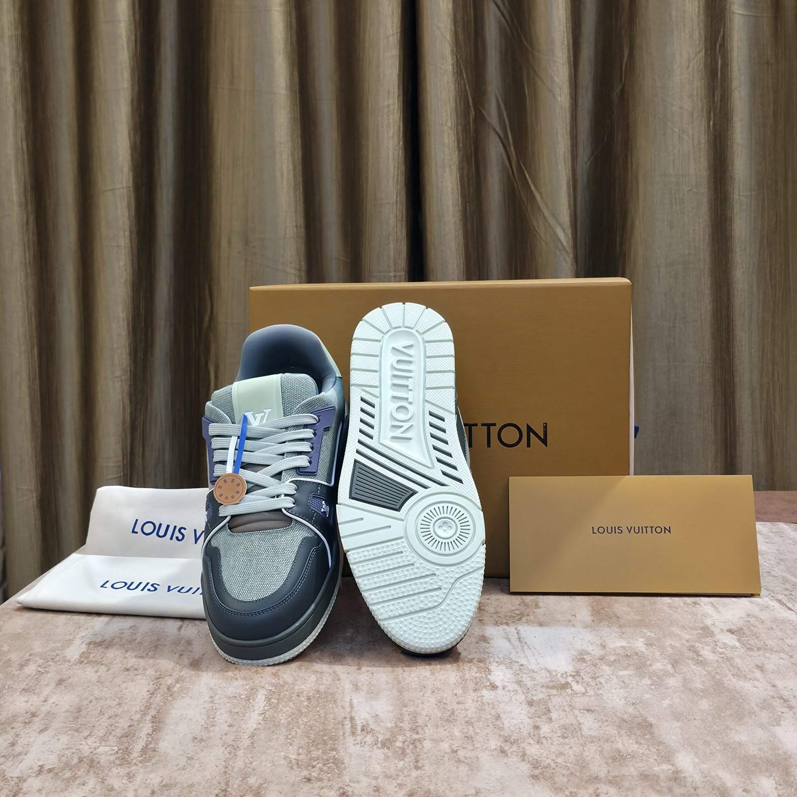 L.V Trainer Premium Sneakers