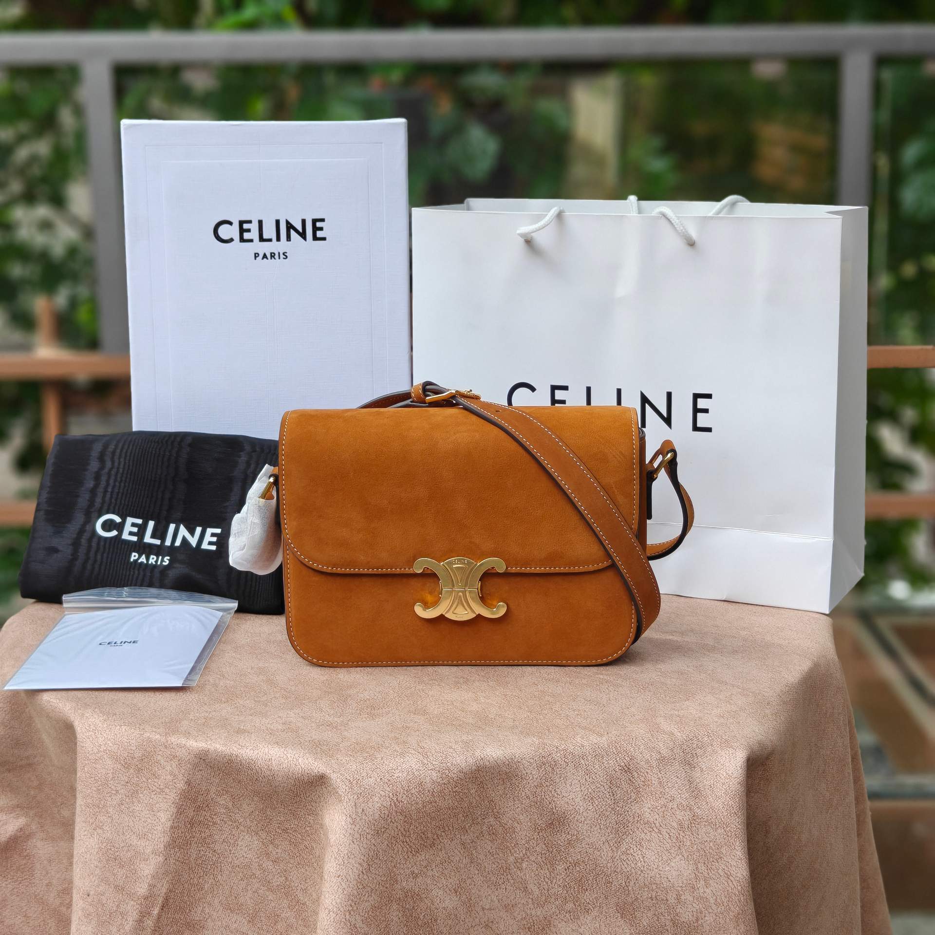 Cel!ne TEEN TRIOMPHE BAG IN NUBUCK CALFSKIN