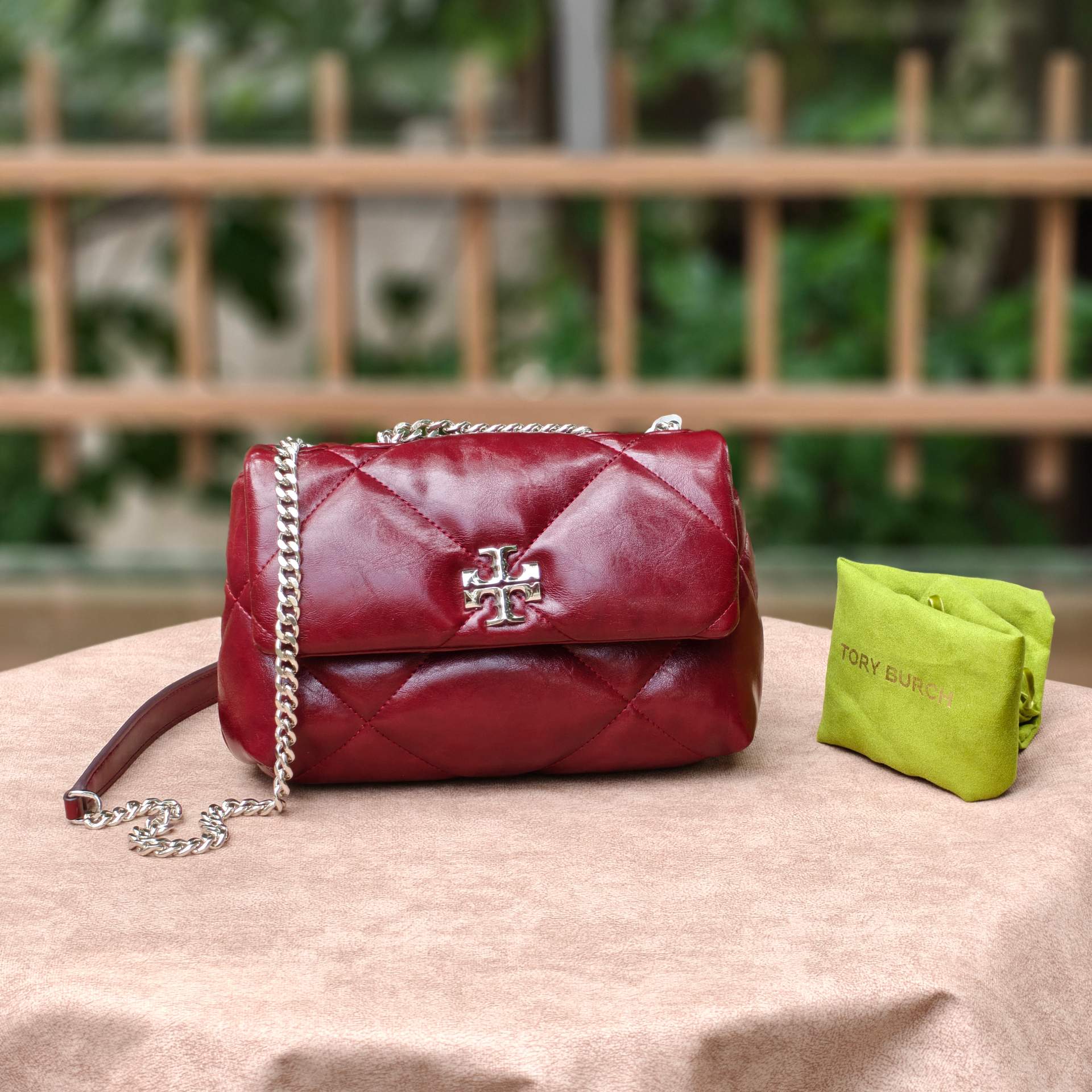 T@RY BURCH Kira Diamond Quilt Distressed Medium Shoulder Bag | OS