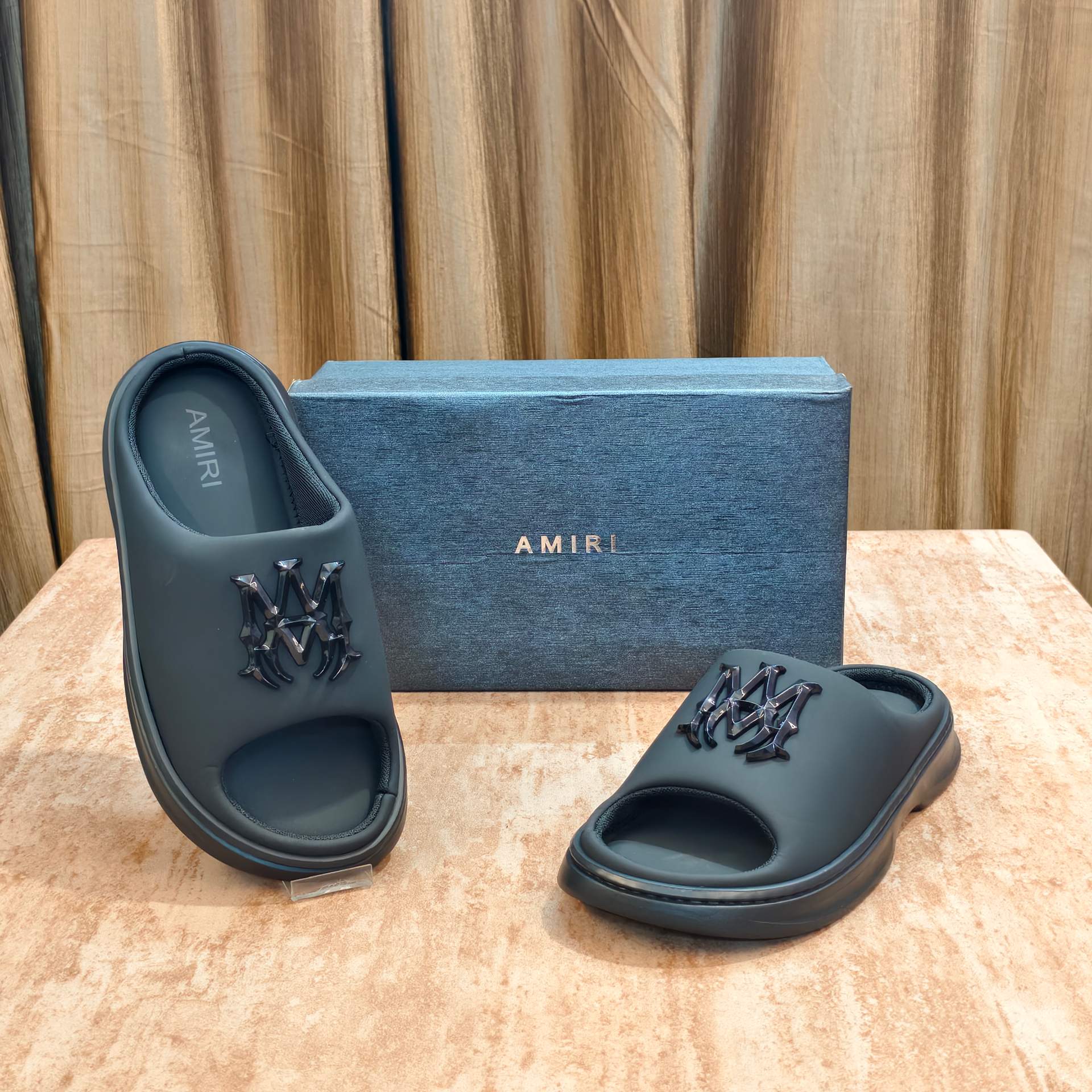 Am!ri Luxury Premium Slides