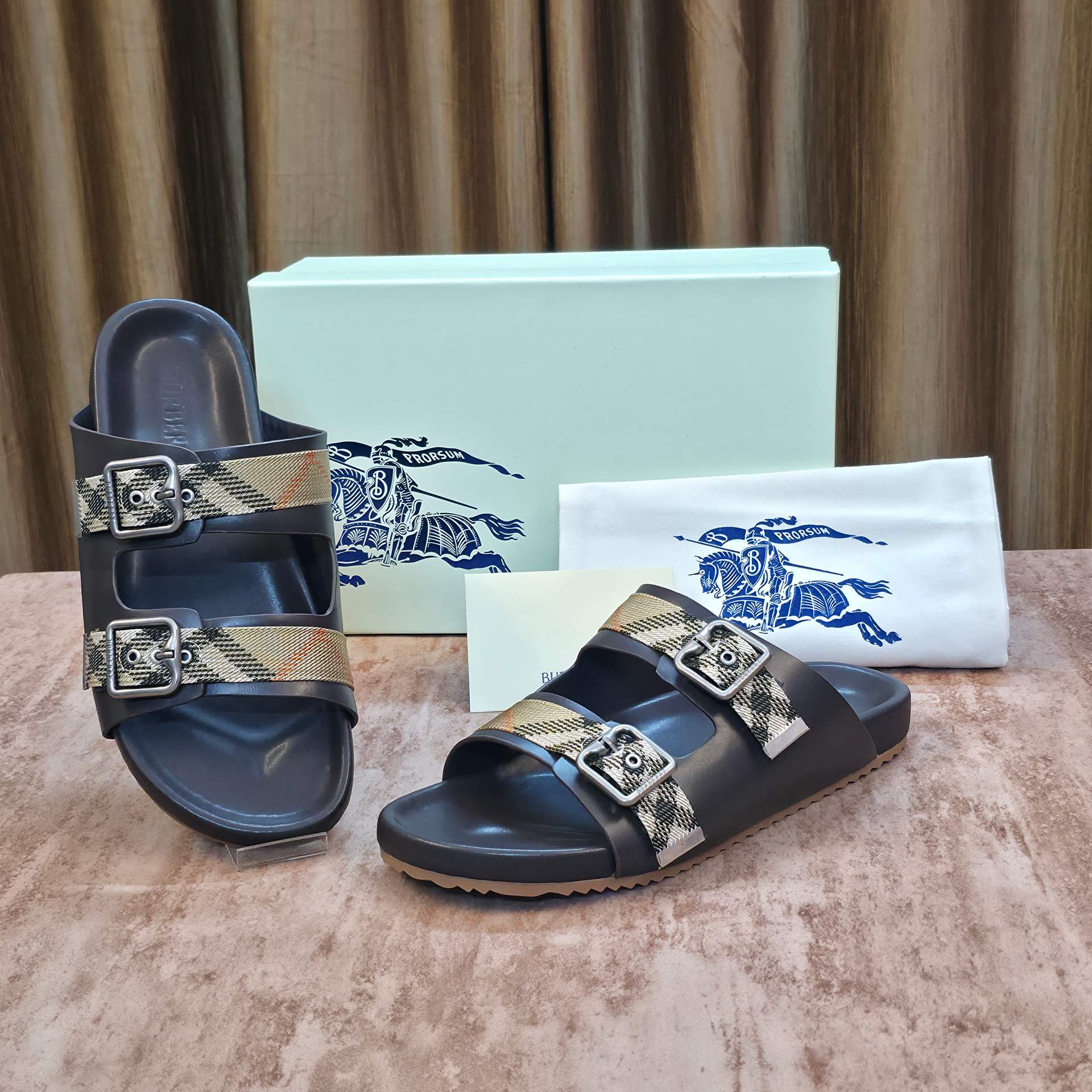 B@rberry Leather Urchin Sandals