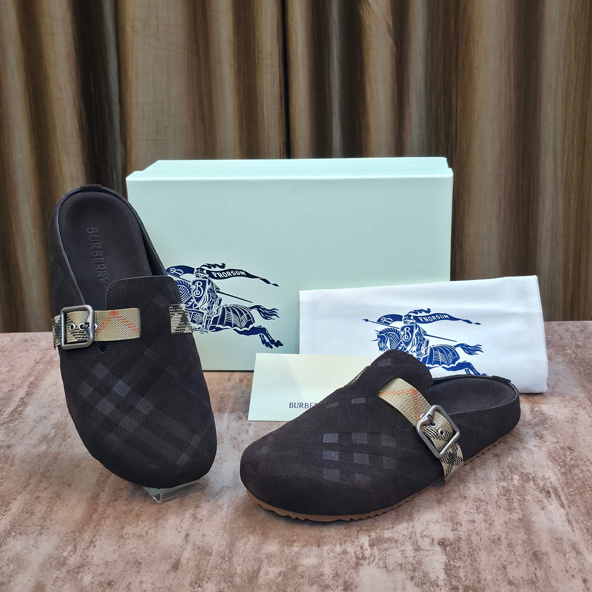 B@rberry Leather Urchin Sandals