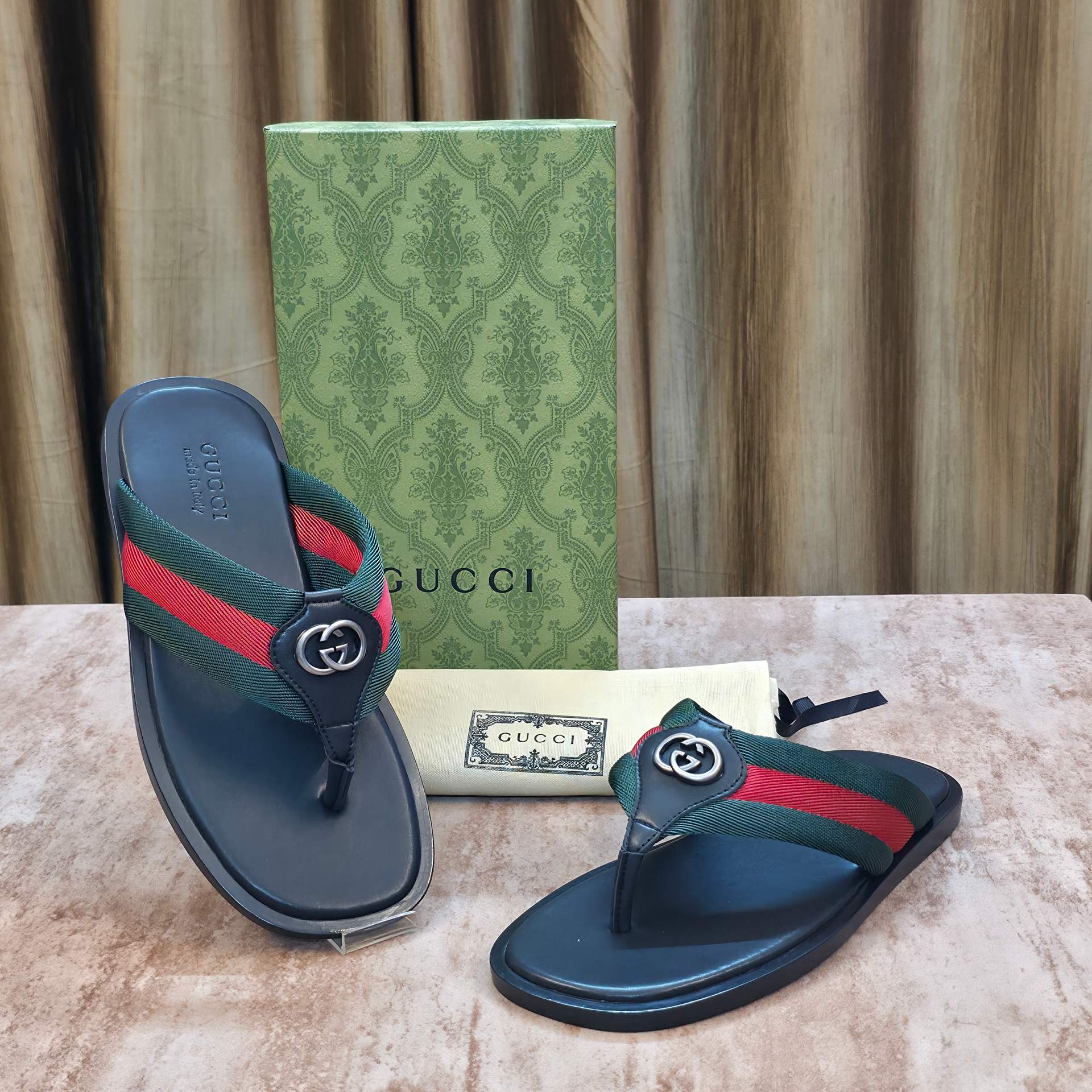 Gucc! Premium Slides